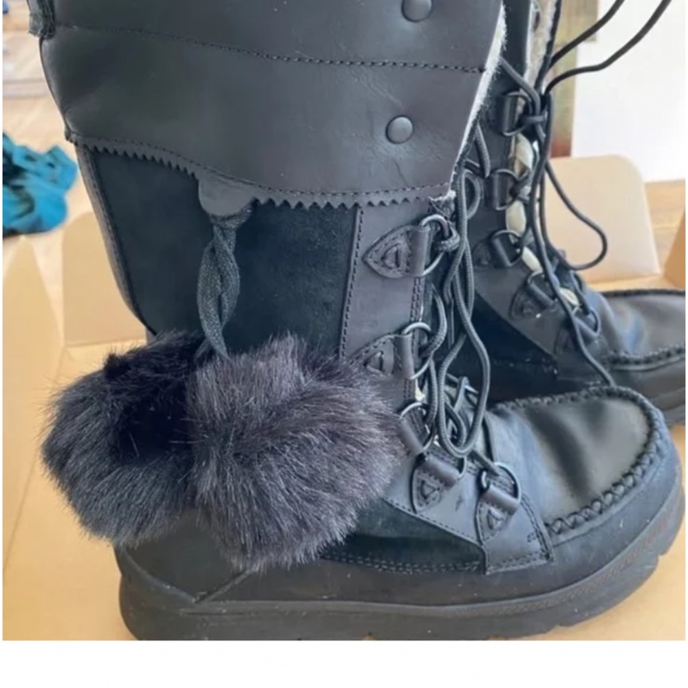 Manitoba’s mukluks women 10.5